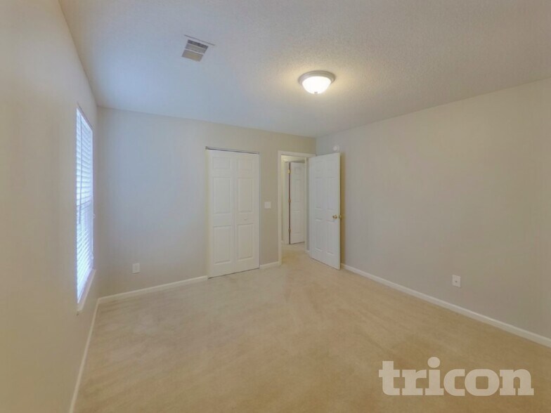 Building Photo - 732 Elderberry Ln