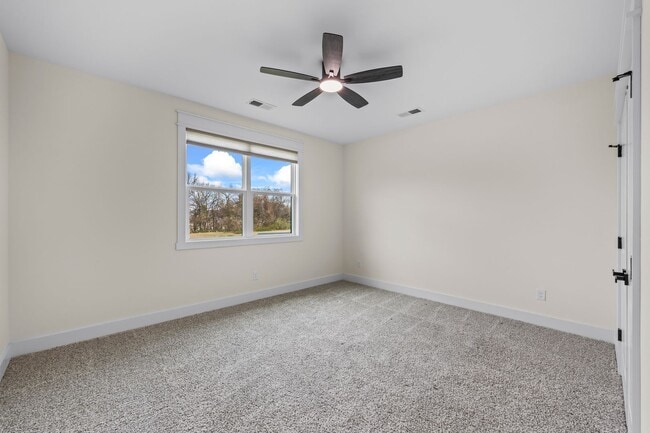 Building Photo - 135 Max Ln Dr