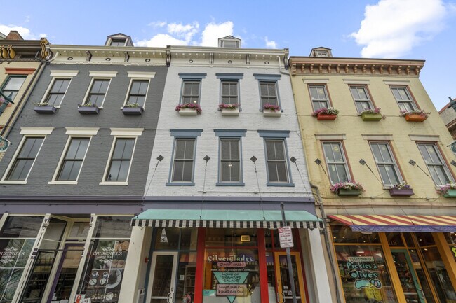 Building Photo - 122 W Elder St