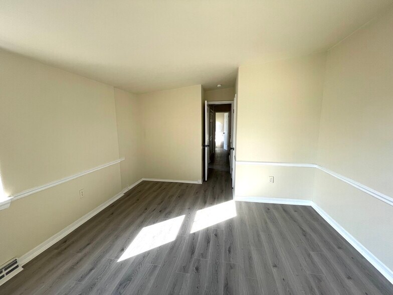 Bedroom w/ closet - 2034 Green St