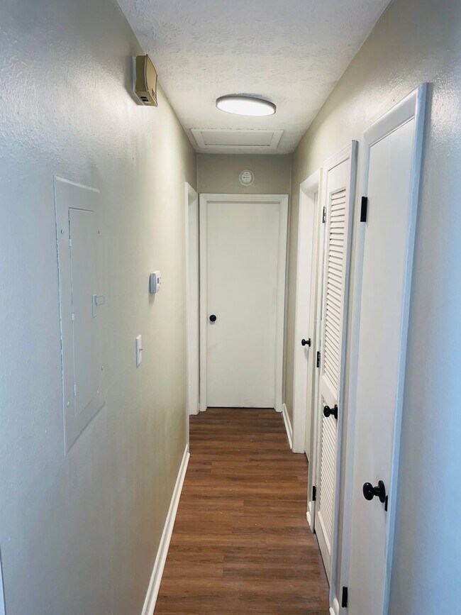 Building Photo - Duplex near Lake Jackson