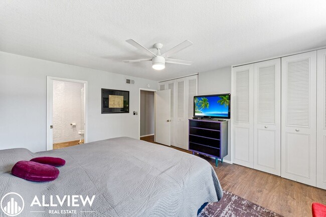 Building Photo - Exquisite 4 Bed 2.5 Bath Home in Orange!