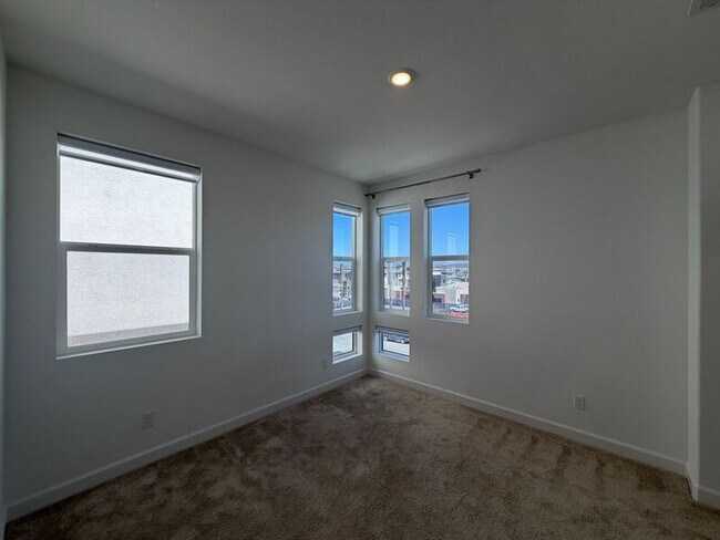 Building Photo - 308 Triangular Rd