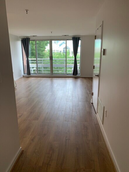 Building Photo - 4 Canal Park