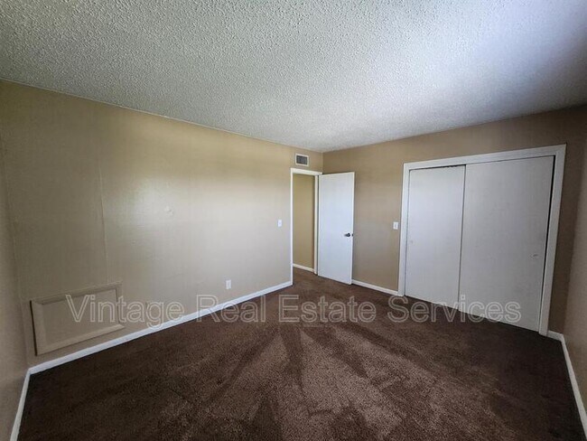 Building Photo - 9209 Tudor Dr