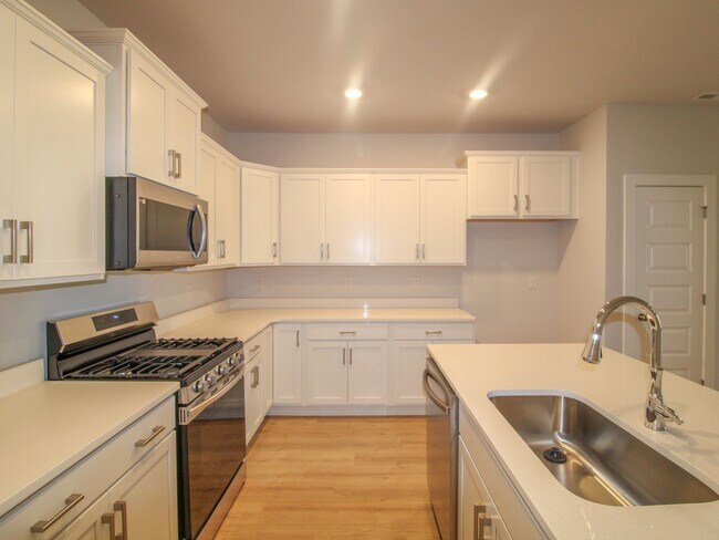 Building Photo - Reduced Rental Rate with $200 Rent Credit for 12 Months!