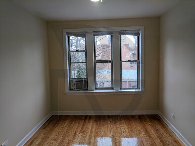 Building Photo - 540 W Aldine Ave