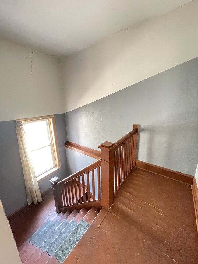Building Photo - 4437 S Sawyer Ave