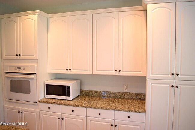 Building Photo - 7004 Hallstead Ct