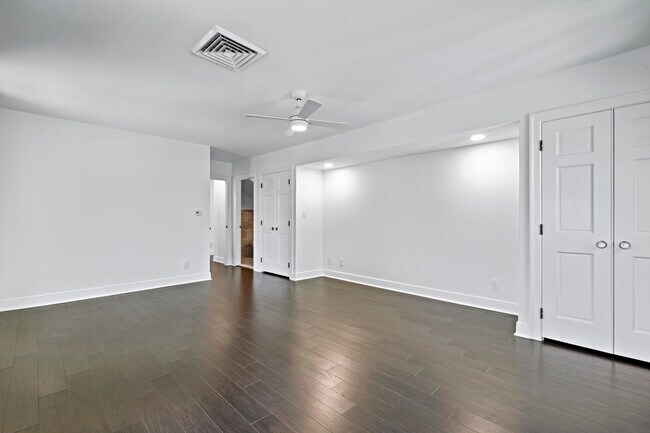 Building Photo - 1238 Vista Del Mar Dr N