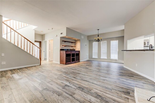 Building Photo - 9400 Doliver Dr