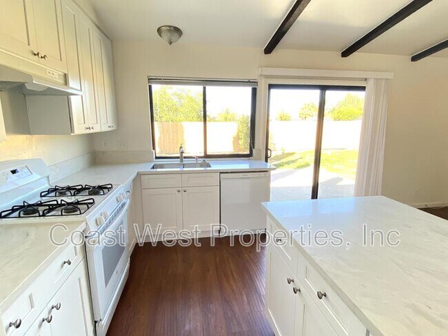 Building Photo - 6570 Oakridge Rd