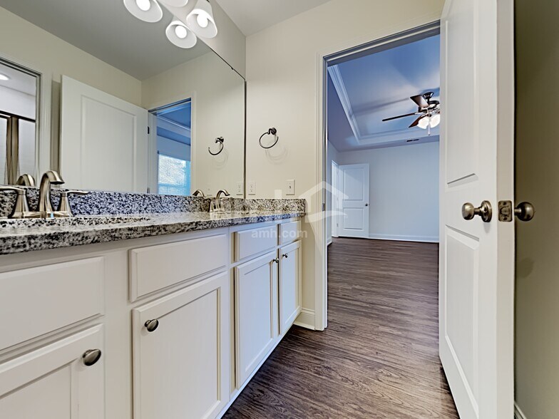 Building Photo - 149 Blackstone Dr