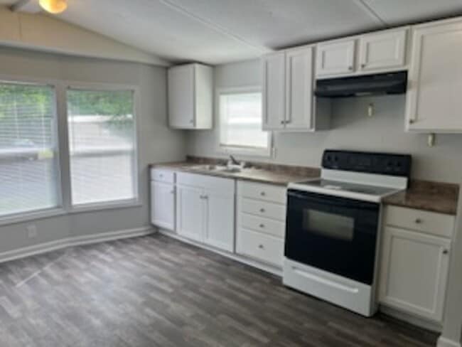 Building Photo - Newly Remodeled Trailer - Close to New Riv...