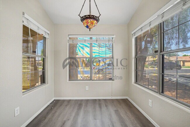 Building Photo - 2033 E Willow Wick Rd