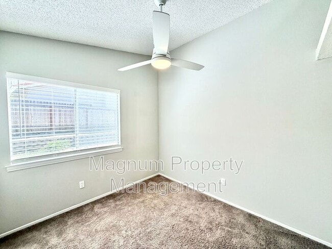 Building Photo - 45680 Clubhouse Dr