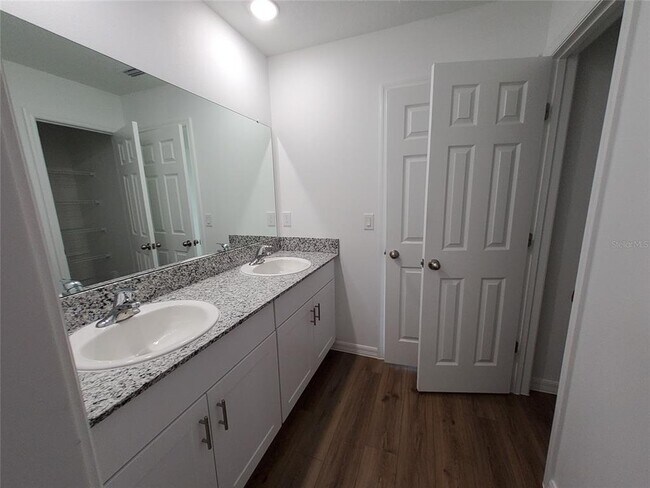 Building Photo - 3727 King Hill Dr