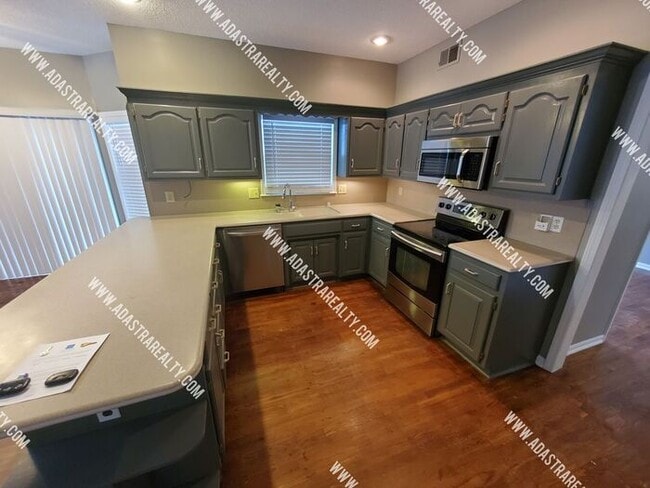 Building Photo - Gorgeous Blue Valley Home-Available in JULY!!