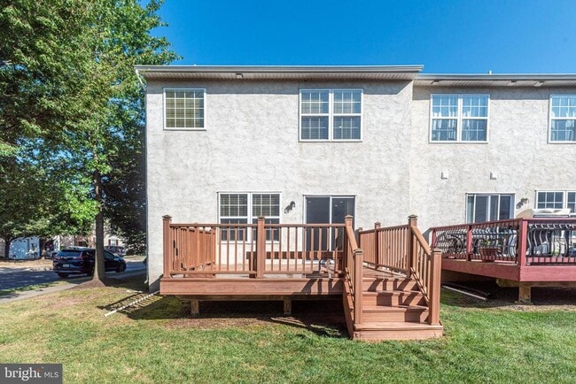 Building Photo - 107 Riverside Dr