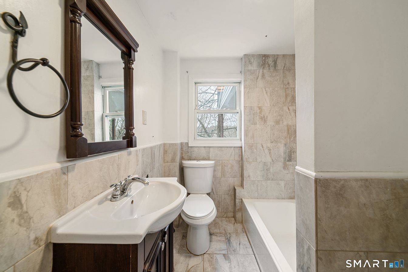 Building Photo - 141 Irving Ave