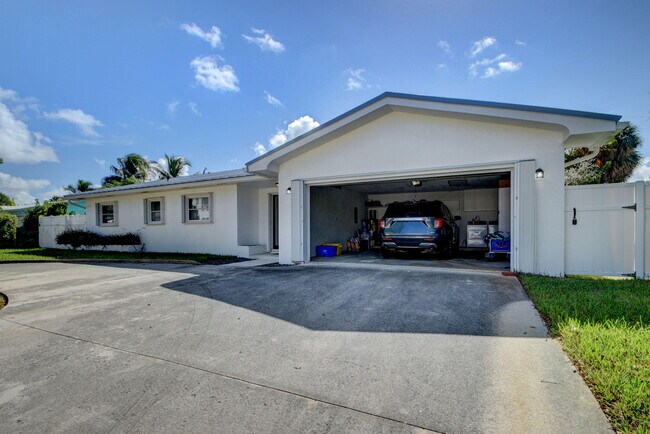 Building Photo - 1171 Bimini Ln