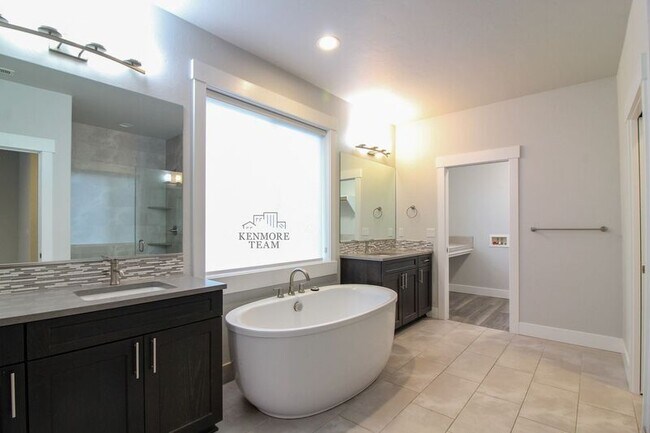 Building Photo - 2237 Legacy Ln