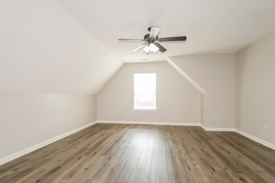 Building Photo - 7957 Gardendale Dr