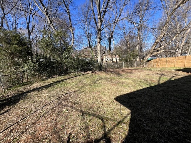 Building Photo - 526 Huntsmoor Dr
