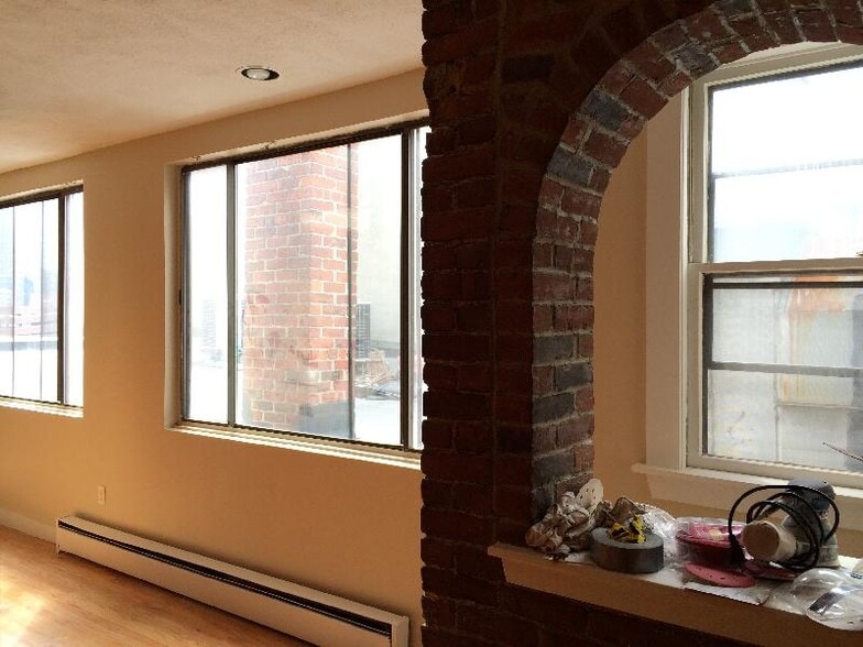 Building Photo - 214 Hanover St