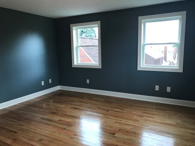 Building Photo - 1430 Simona Dr