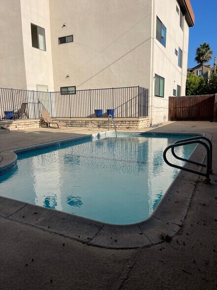 Building Photo - 2175 S Beverly Glen Blvd