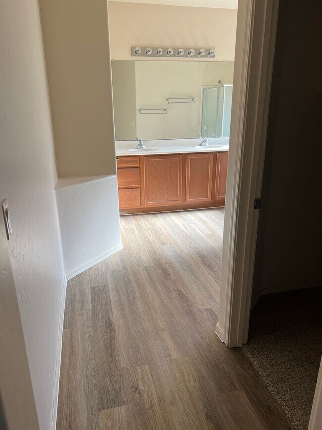 Building Photo - 10414 S Painted Mare Dr