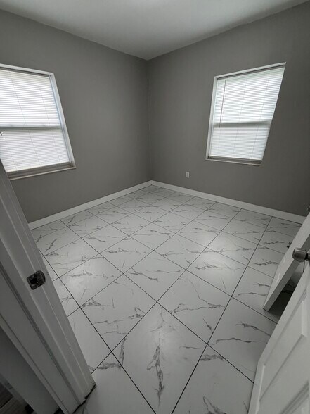Building Photo - 15121 NW 32nd Ave