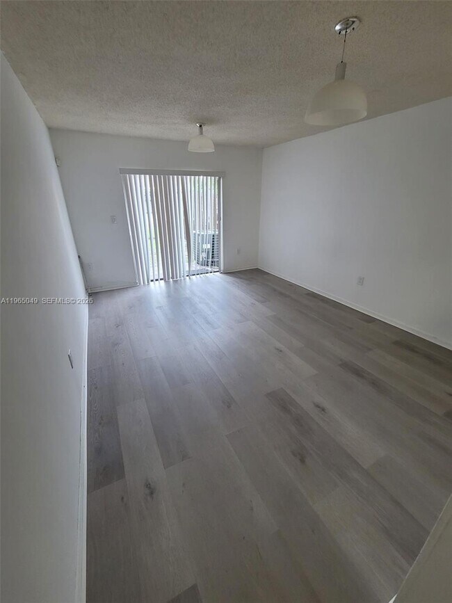 Building Photo - 1624 NE 151st St