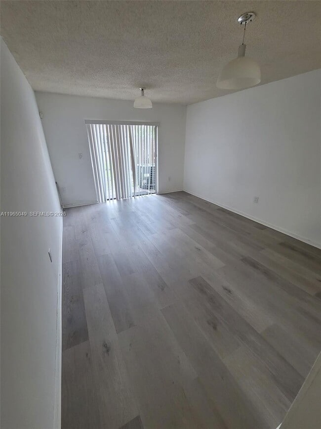 Building Photo - 1624 NE 151st St