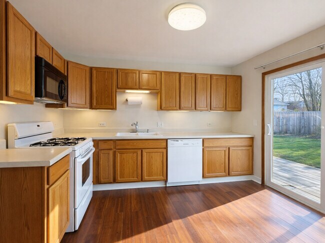 Building Photo - 36752 N Wildwood Dr