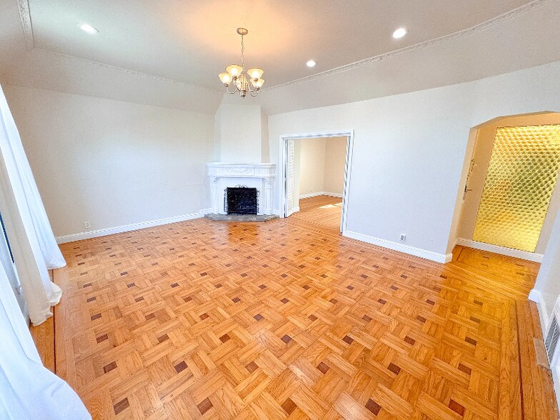 Building Photo - 472 Ramsell St