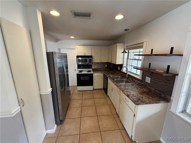 Building Photo - 920 N Lyle Ave