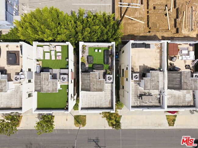 Building Photo - 5911 Saturn St