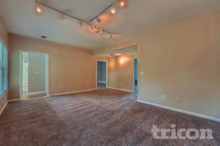 Building Photo - 4 Stonehenge Ct