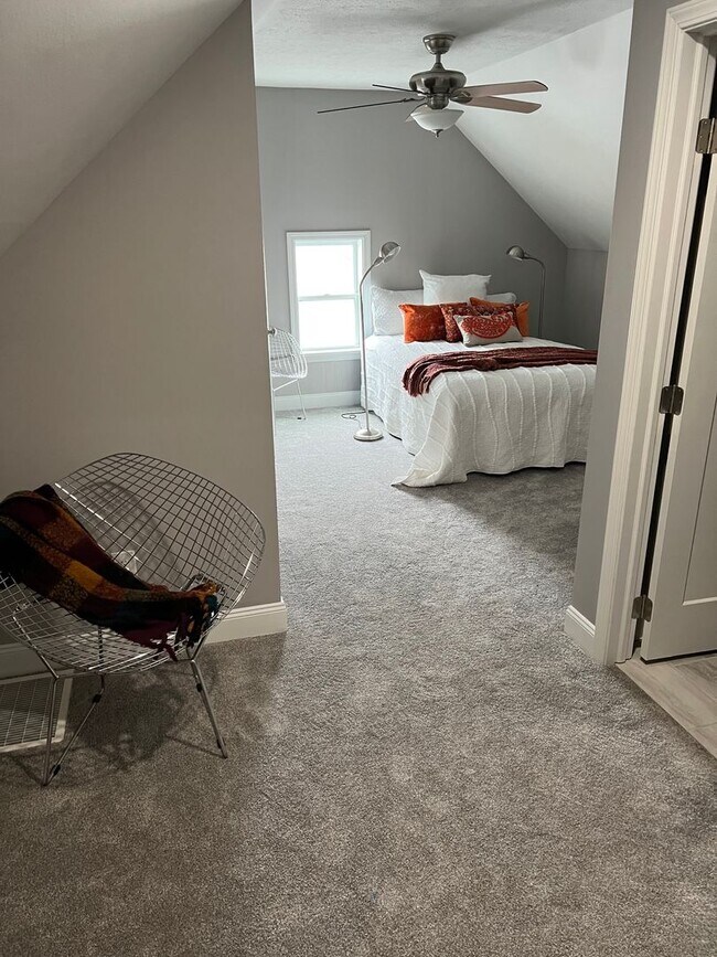 Building Photo - Gorgeous 4 bed, 2.5 bath stunner in Lakewood!