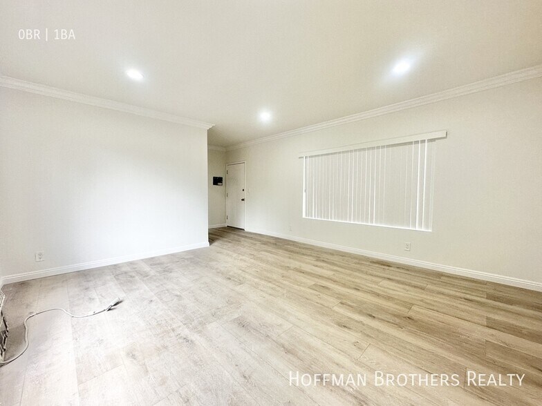 Building Photo - 20445 Saticoy St