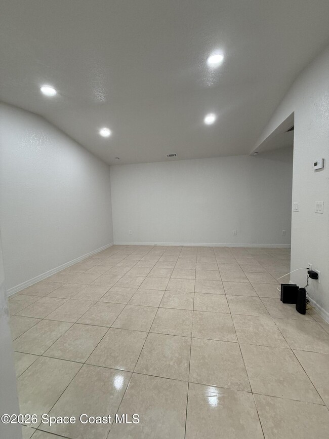 Building Photo - 1465 Malibu Cir NE