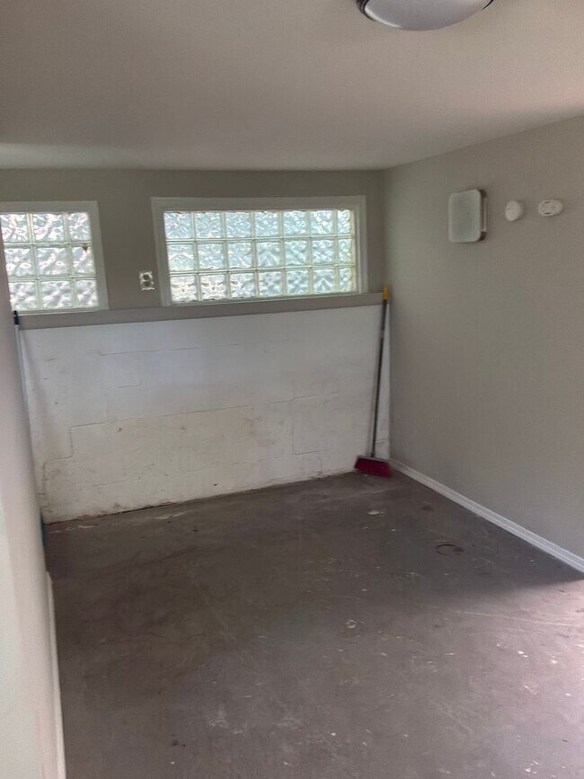 Building Photo - 2853 Meadowlark Ave