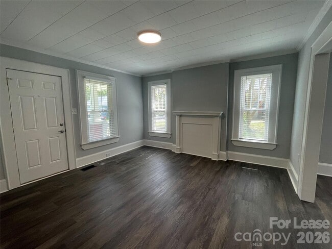 Building Photo - 624 Pinoca St