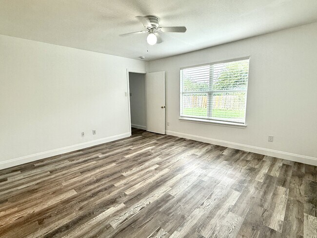 Building Photo - 529 W Metcalfe St