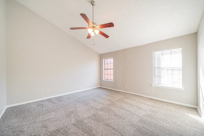 Building Photo - Wyngate Townhomes 3923D