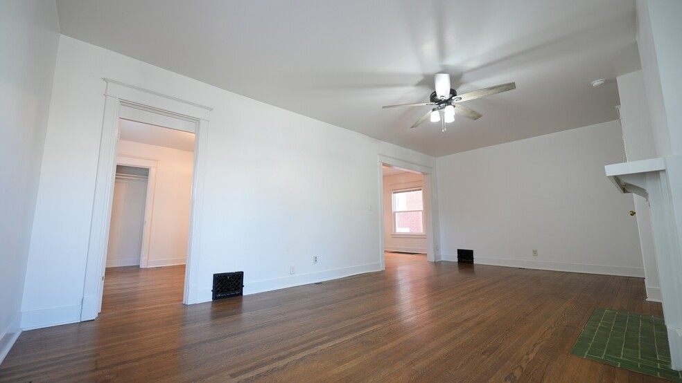 Entryway & Living Room - 3838 Wyandotte St