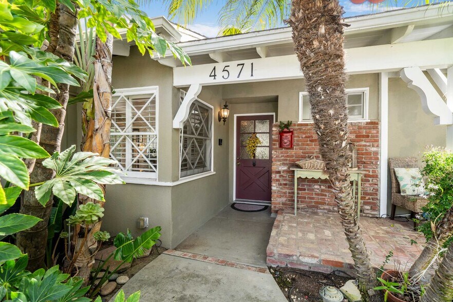 Building Photo - 4571 Canoga Dr