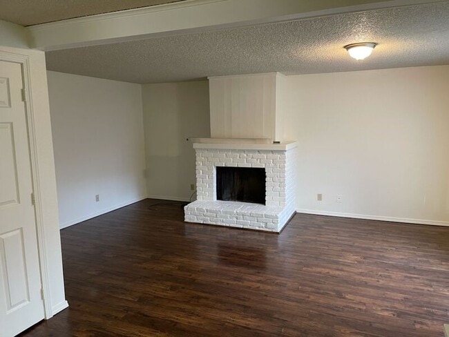 Building Photo - 4276 Meadowbrook Ct NE